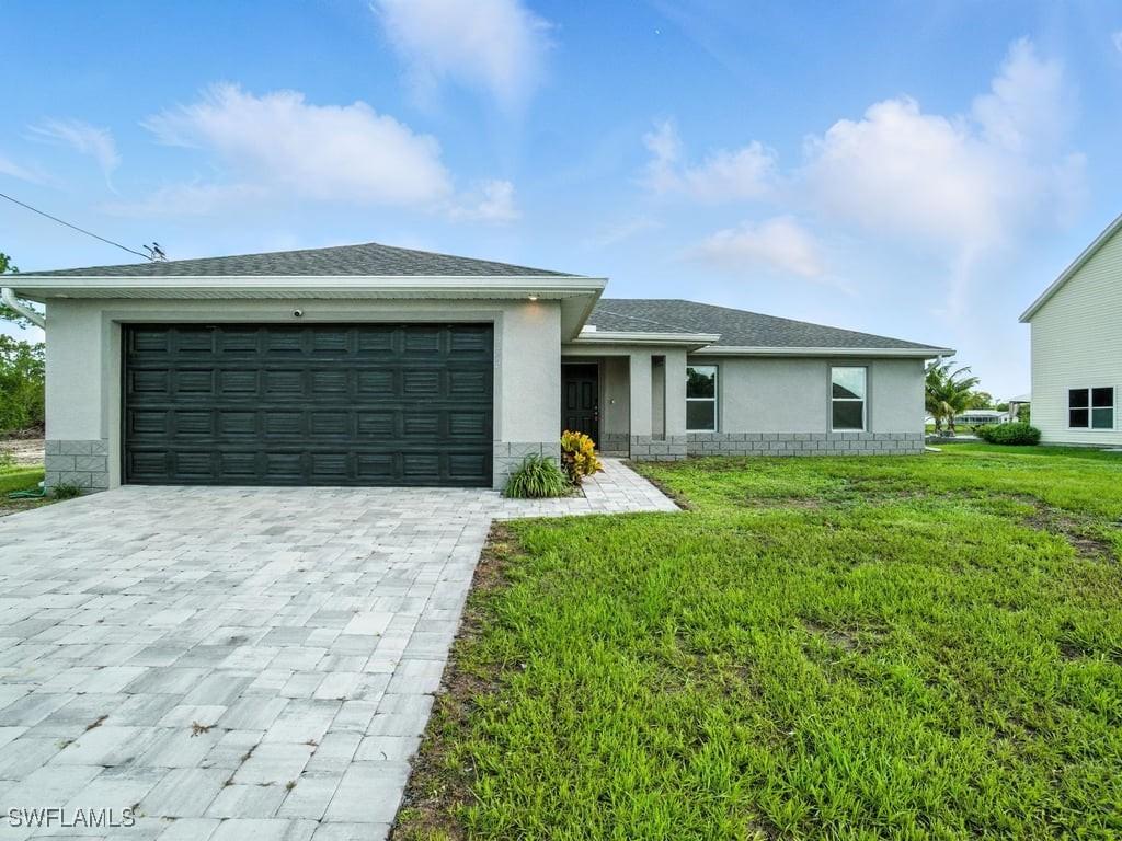 752 Chattman St., Lehigh Acres, FL 33974