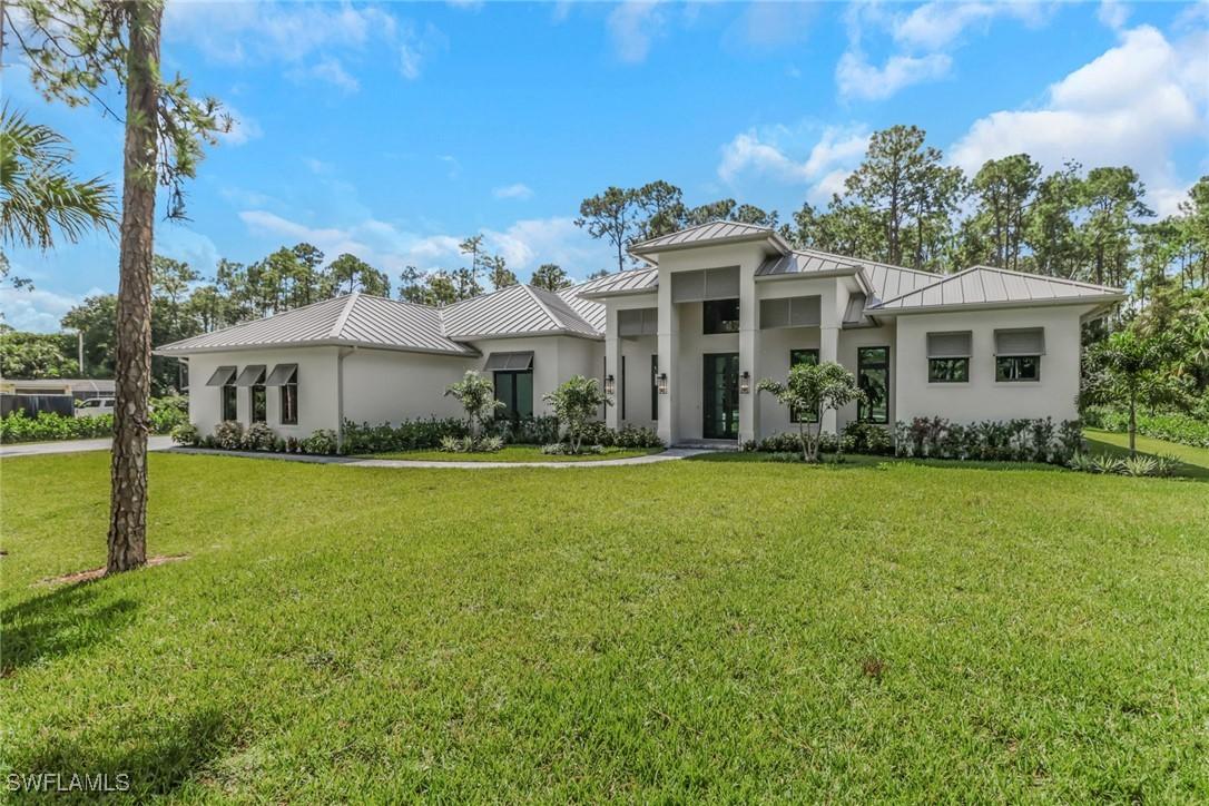 5174 Sycamore Dr., Naples, FL 34119