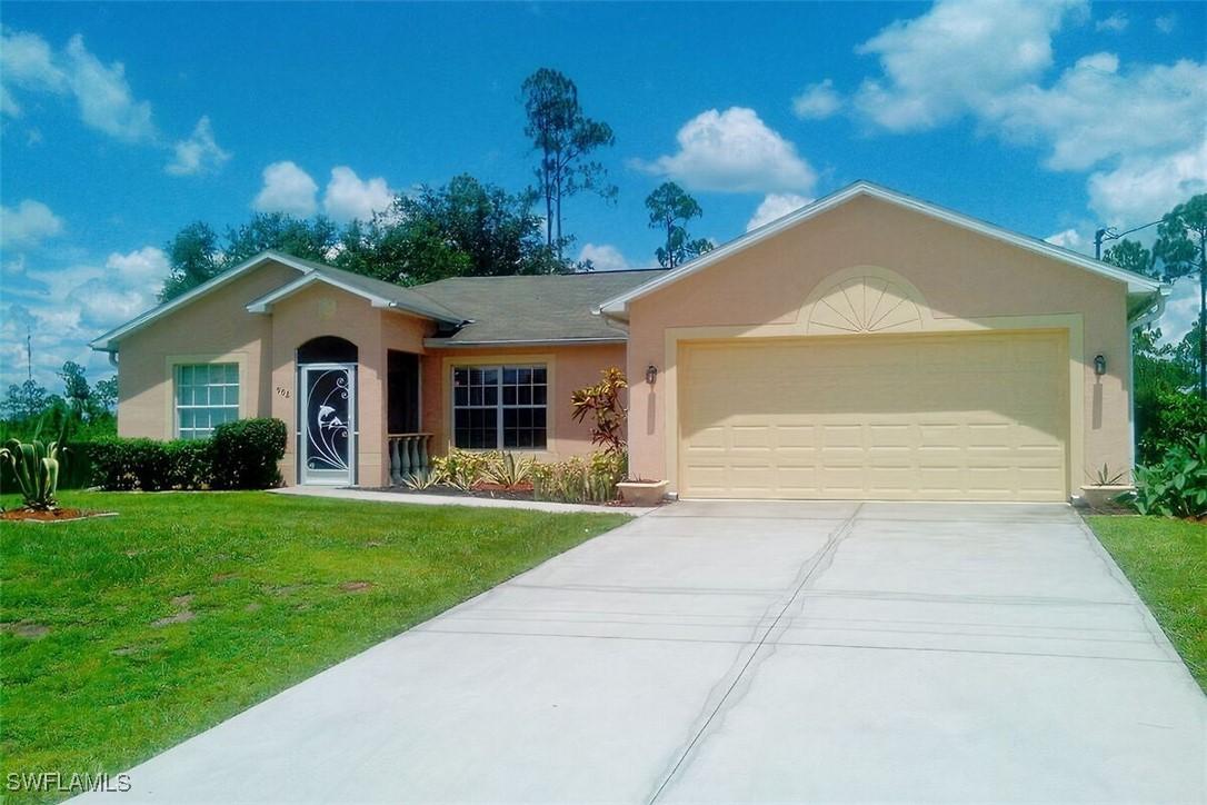 902 Mcarthur Ave., Lehigh Acres, FL 33936