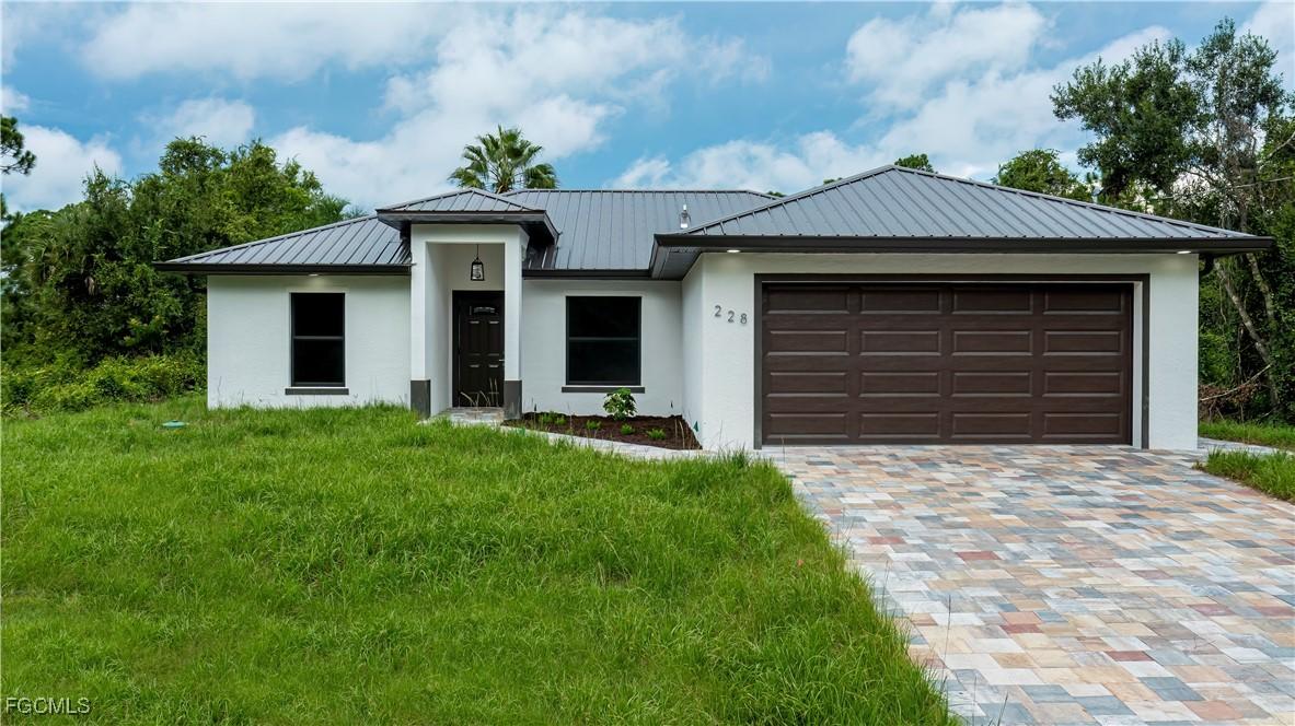 228 Pinola Ave., Lehigh Acres, FL 33974