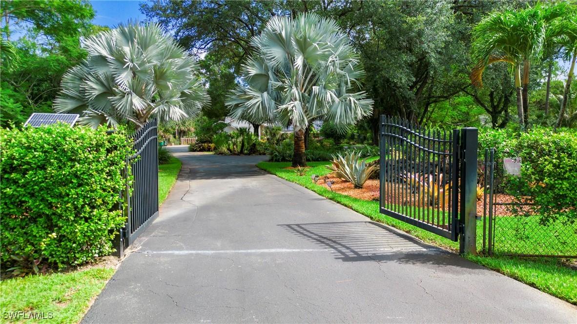 5961 Sea Grass Ln., Naples, FL 34116