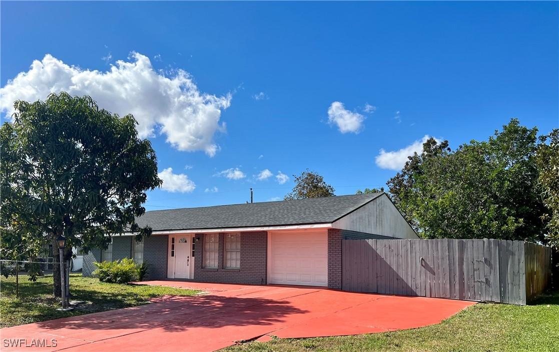 340 Grovewood Ave., Lehigh Acres, FL 33936