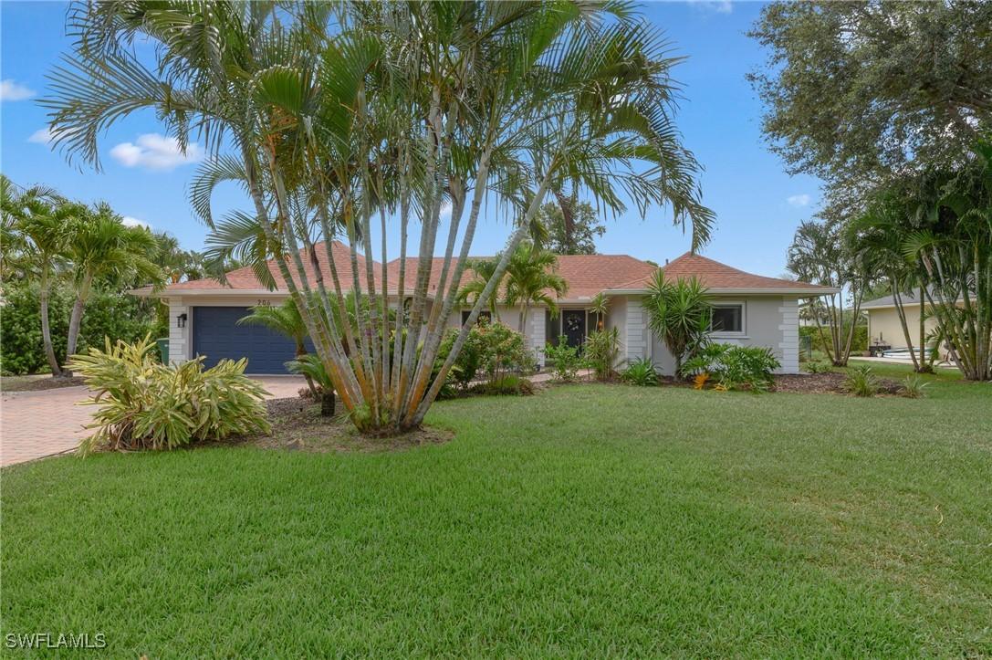 206 Fairway Cir., Naples, FL 34110