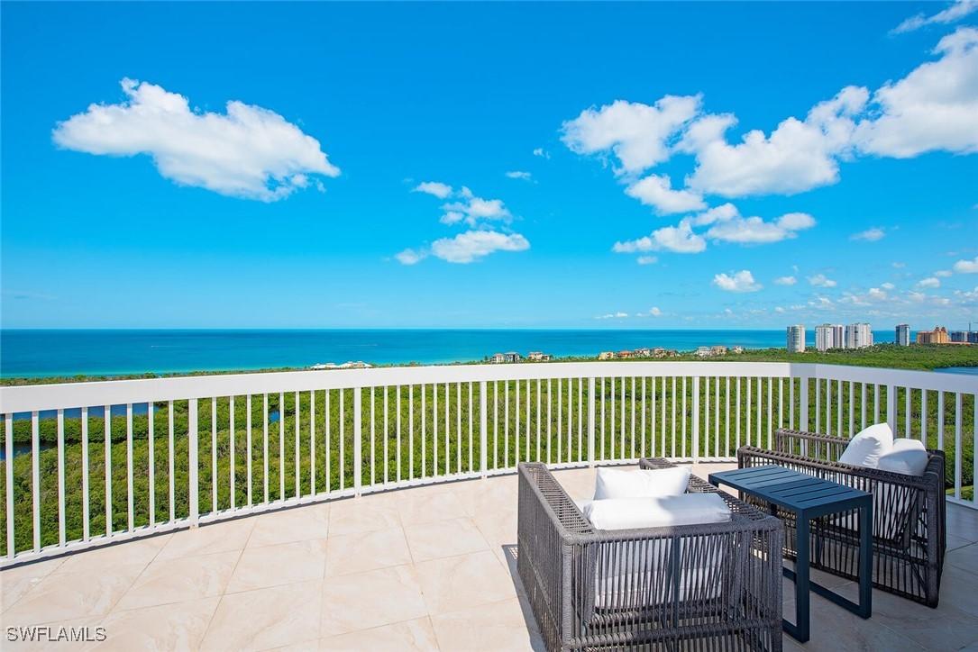 7117 Pelican Bay Blvd. #PENTHOUSE 17, Naples, FL 34108
