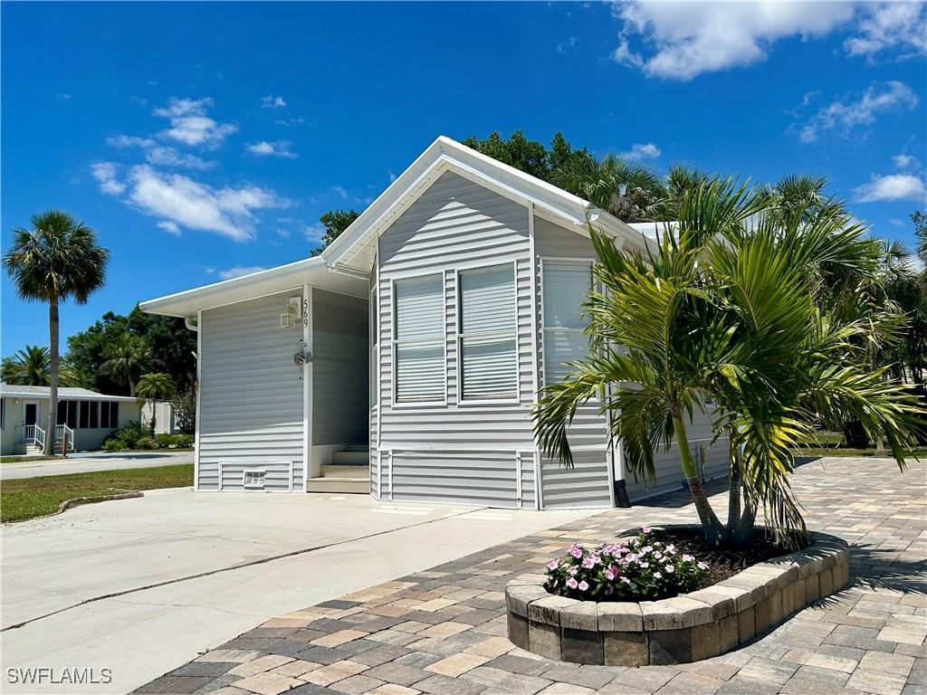 569 Bass Ln., Naples, FL 34114