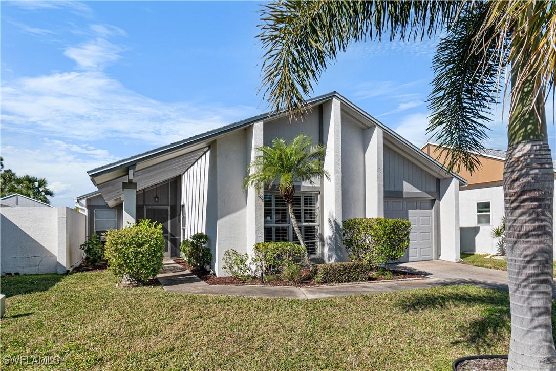 9761 Maplecrest Cir., Lehigh Acres, FL 33936