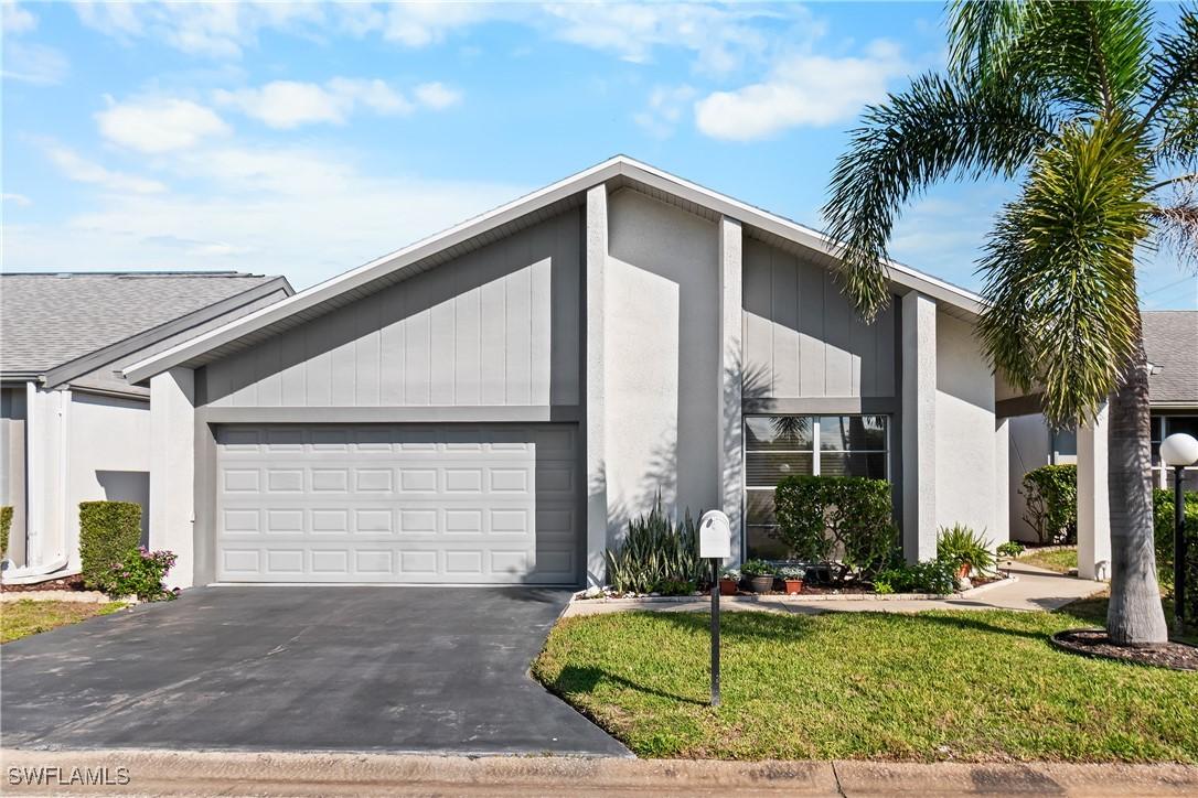 9817 Maplecrest Cir., Lehigh Acres, FL 33936