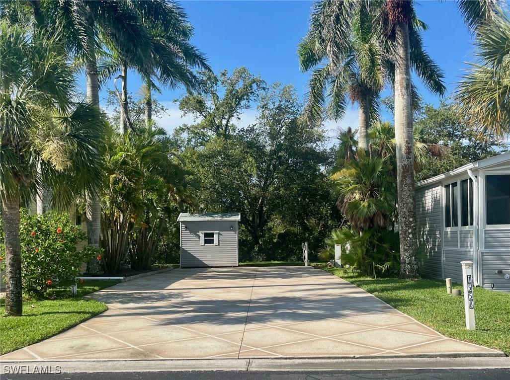 1558 Diamond Lake Cir., Naples, FL 34114