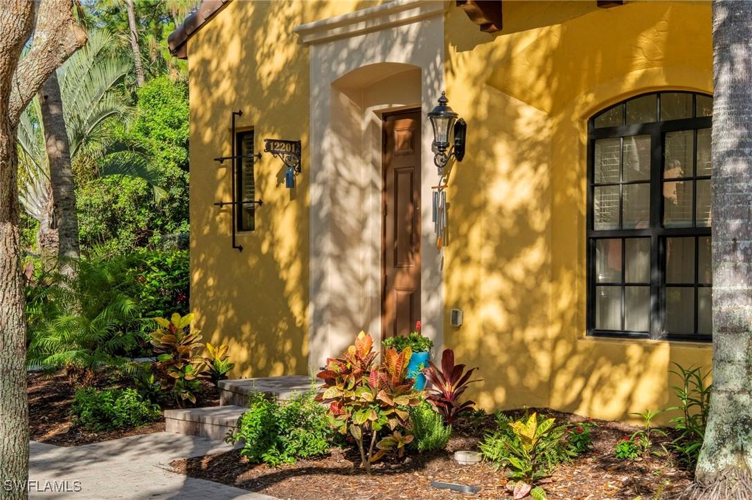 9121 Chula Vista St. #122-1, Naples, FL 34113