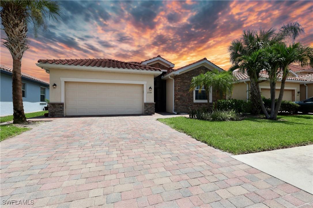 2338 Heydon Cir., Naples, FL 34120