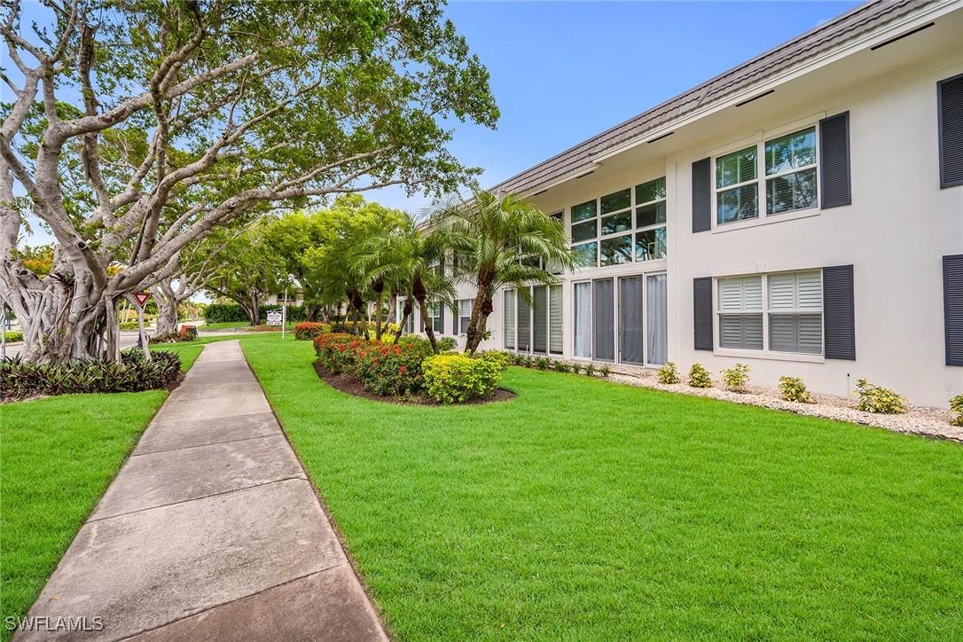 290 Banyan Blvd., Naples, FL 34102