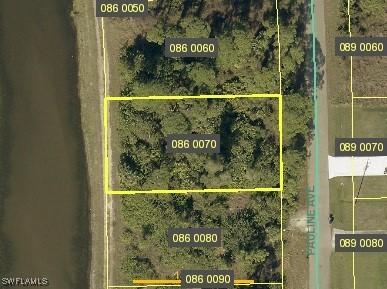 422 Pauline Ave., Lehigh Acres, FL 33974