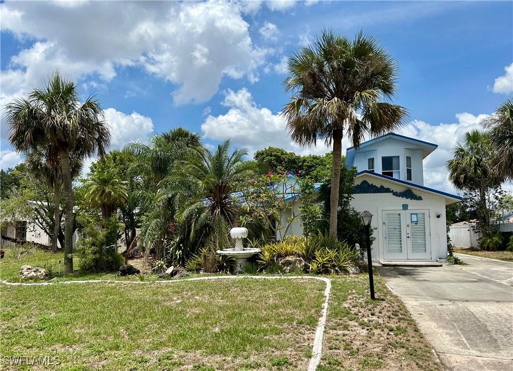 211 Oakmont Pkwy., Lehigh Acres, FL 33936