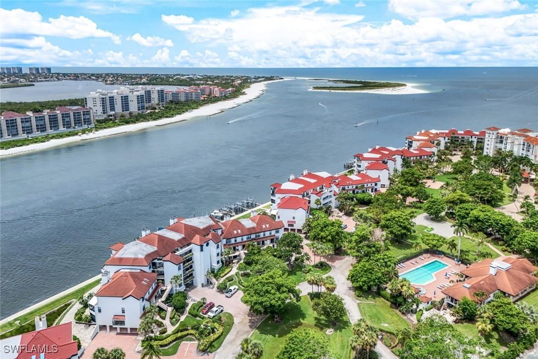 210 La Peninsula Blvd., Naples, FL 34113