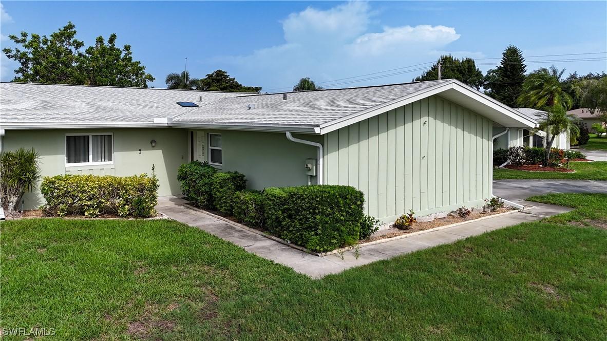 5585 Pendlewood Ln., Fort Myers, FL 33919