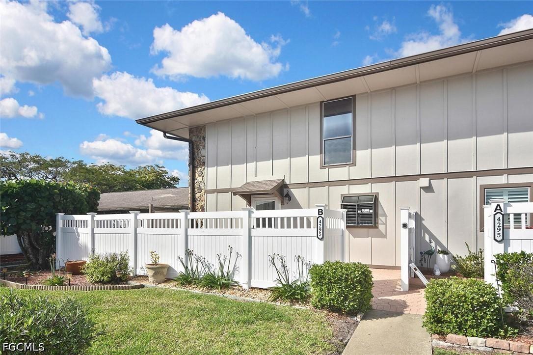 4295 Island Cir. #2, Fort Myers, FL 33919