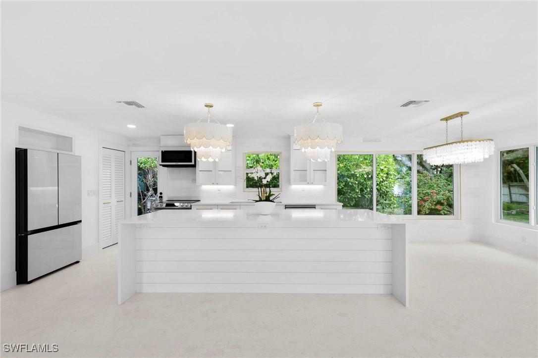 17 Knights Bridge Rd., Naples, FL 34112