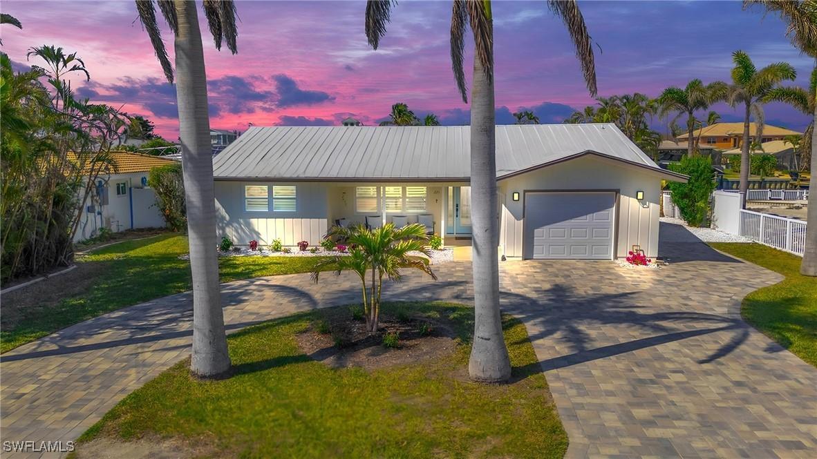 221 Ibis St., Fort Myers Beach, FL 33931
