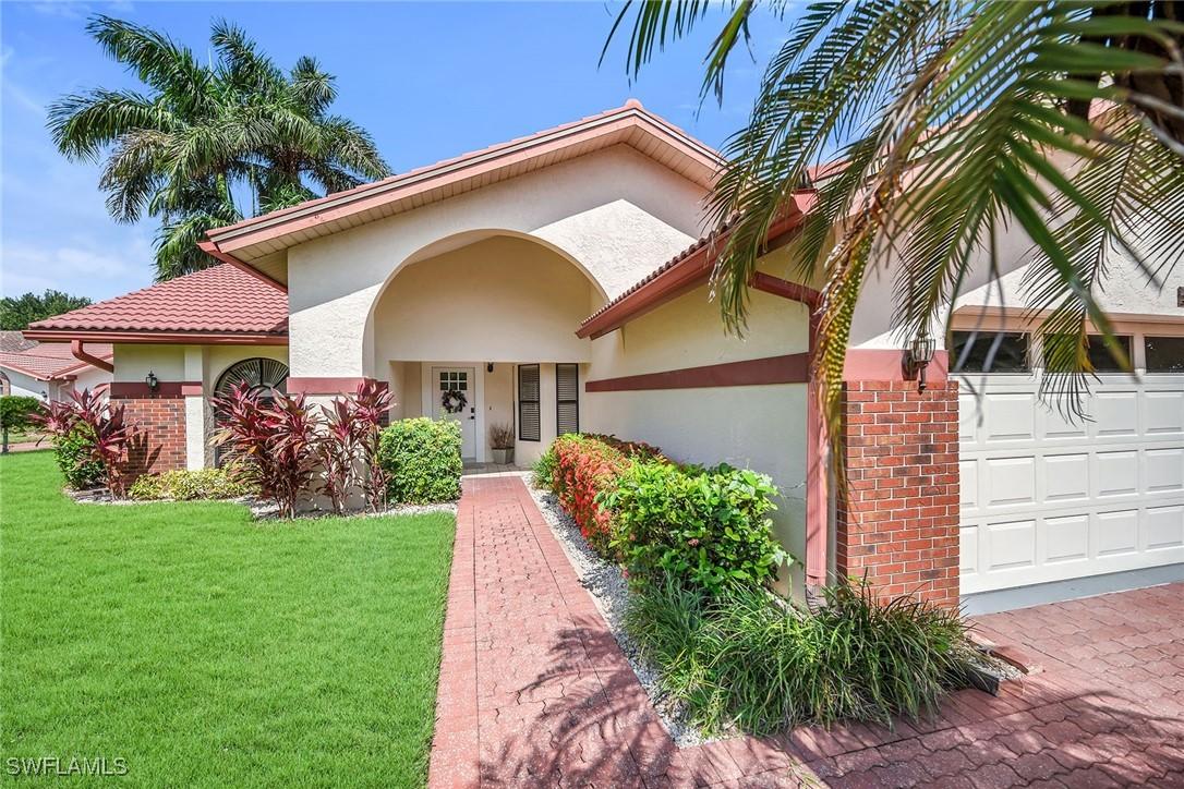 581 Country Walk Ct., Naples, FL 34104