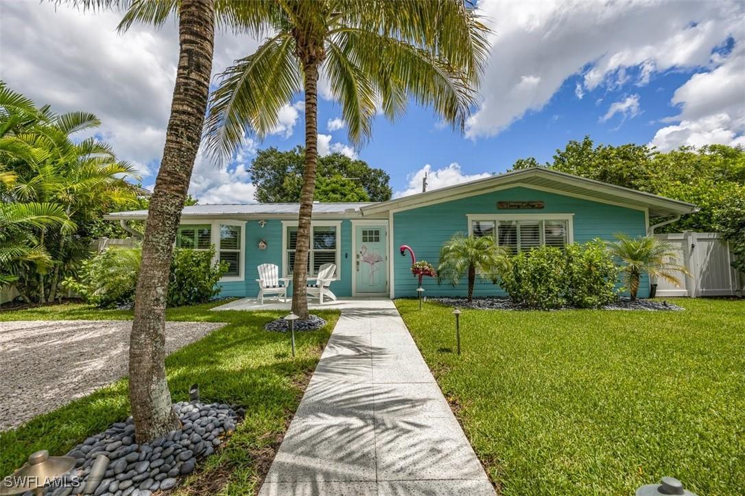 1129 8th Ter., Naples, FL 34102