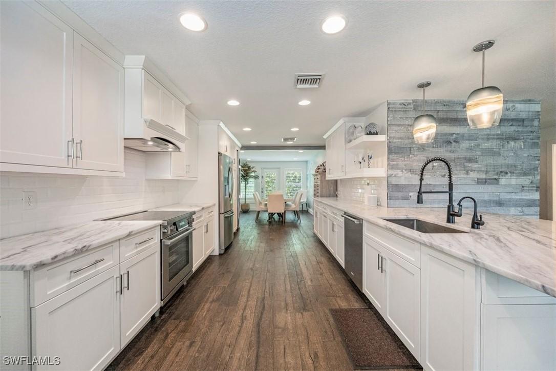 1129 8th Ter., Naples, FL 34102