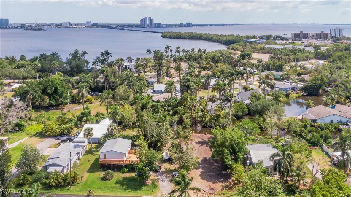 67 Oak St., North Fort Myers, FL 33903