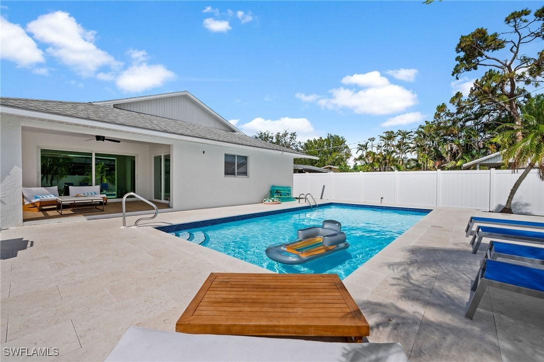 664 102nd Ave., Naples, FL 34108