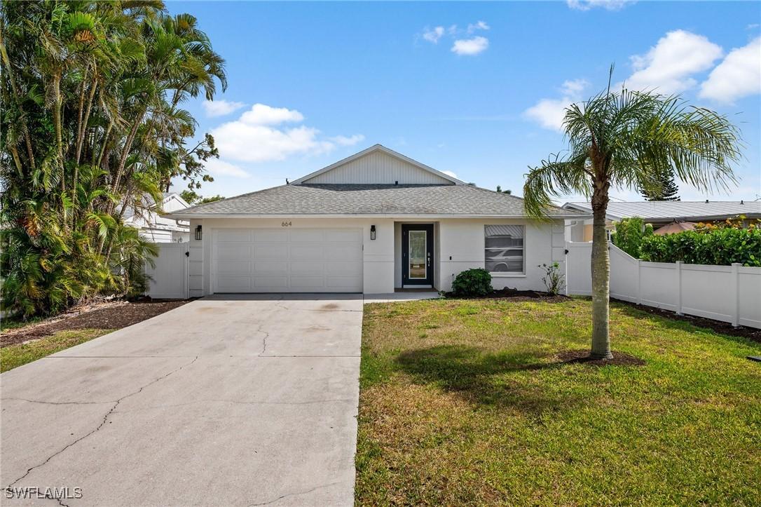 664 102nd Ave., Naples, FL 34108