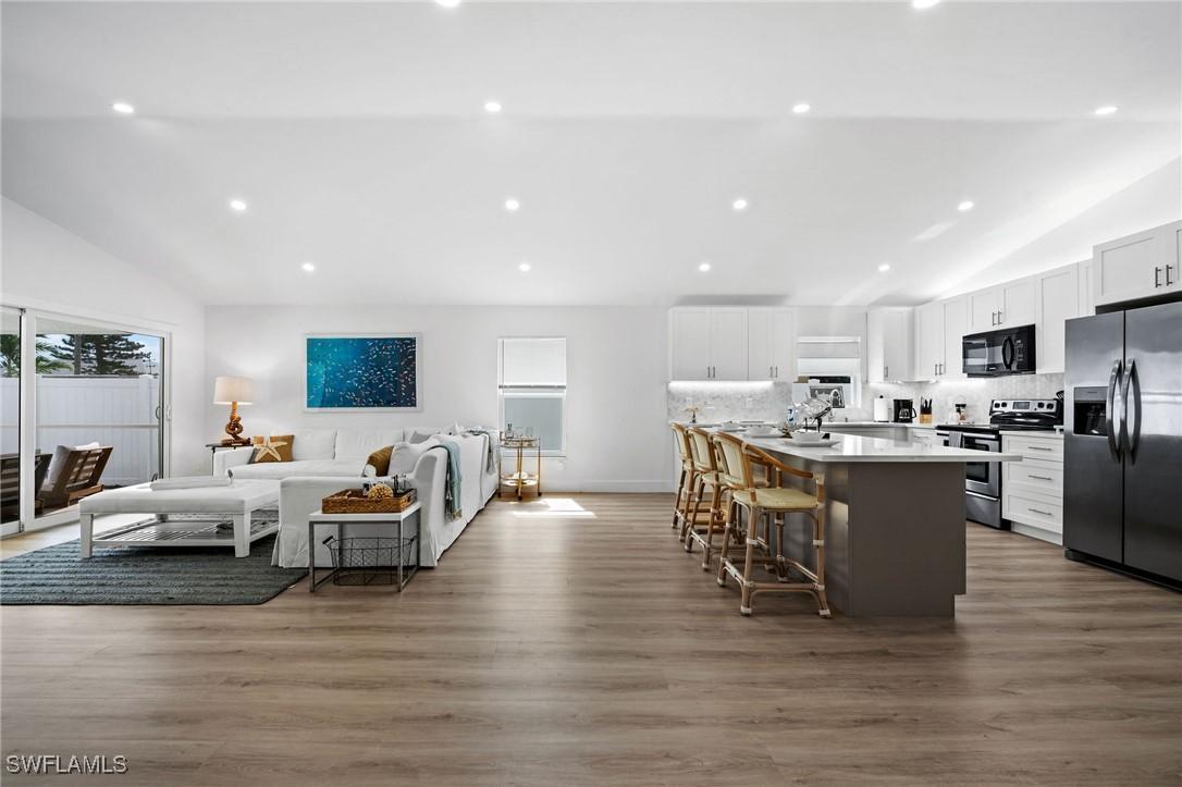 664 102nd Ave., Naples, FL 34108