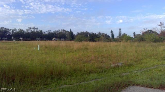 32 Cosmopolitan Dr., Lehigh Acres, FL 33936
