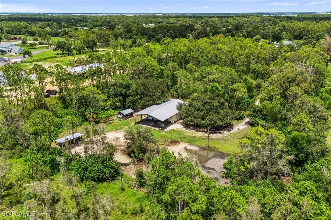 19591 Honey Bear Ln., North Fort Myers, FL 33917