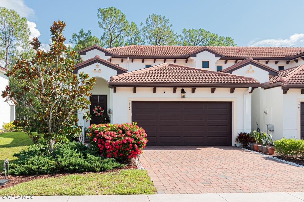 7907 Bristol Cir., Naples, FL 34120
