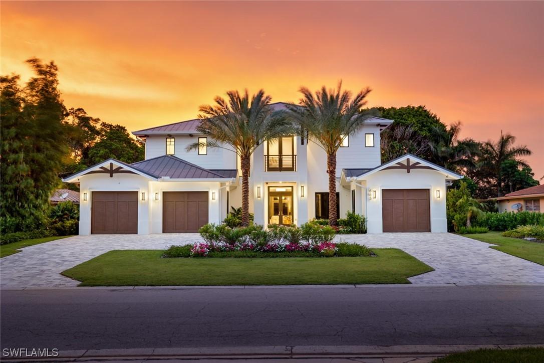 565 Whispering Pine Ln., Naples, FL 34103