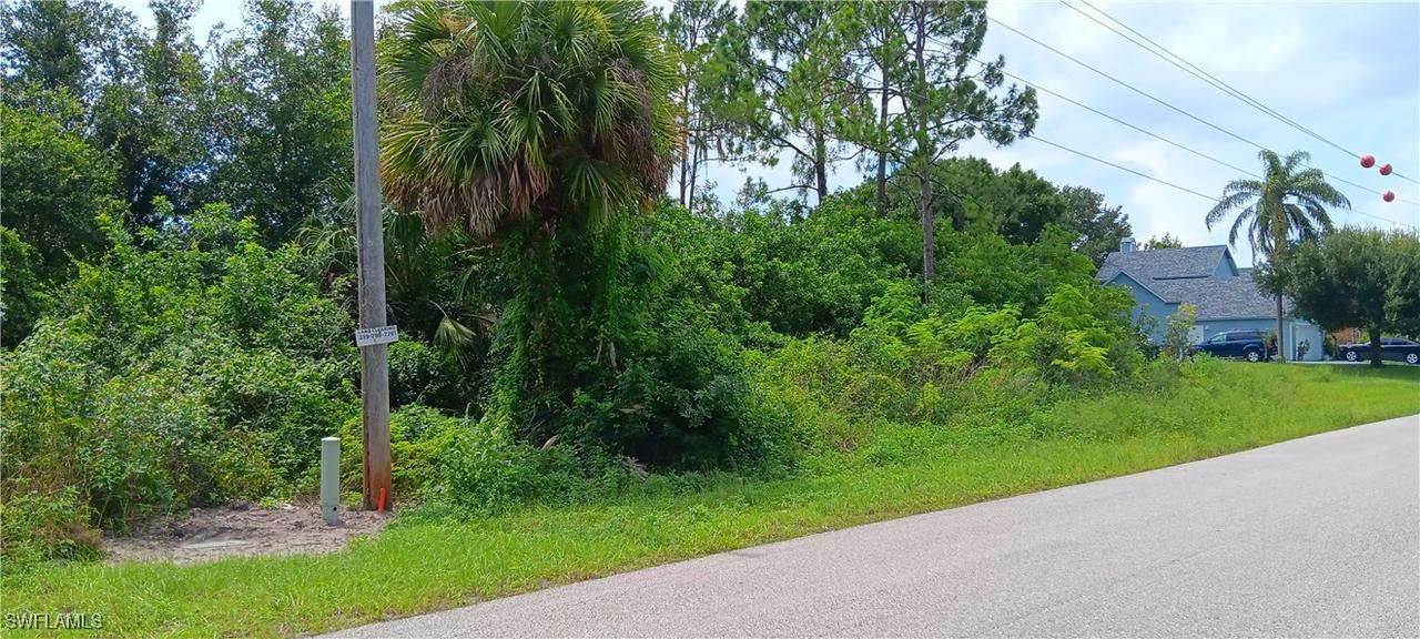 832 Anaconda Ave., Lehigh Acres, FL 33974