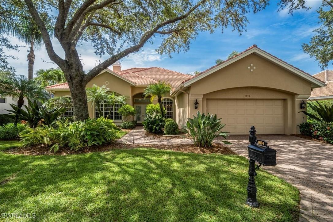 1094 Camelot Cir., Naples, FL 34119