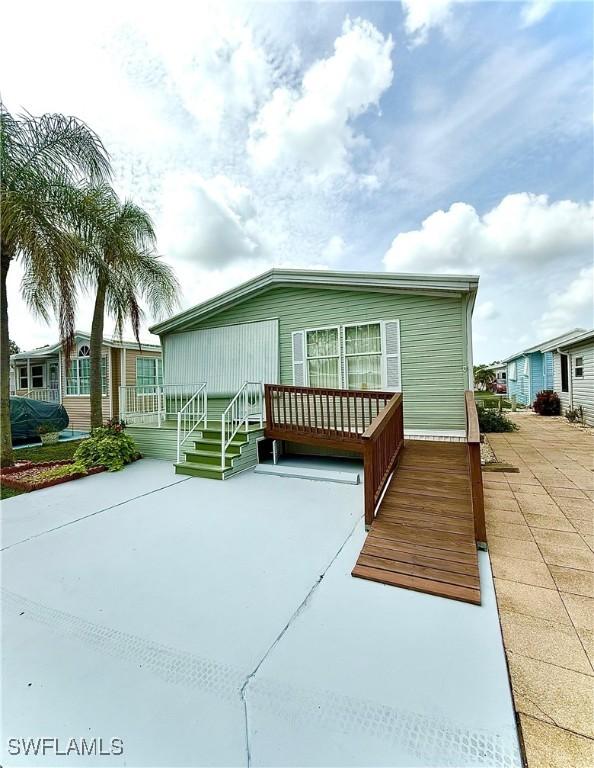 120 Caravan Cir., North Fort Myers, FL 33903