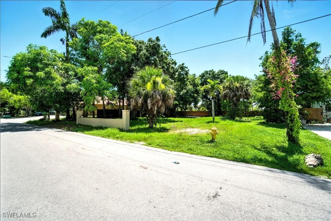 2960 Gordon St., Naples, FL 34112