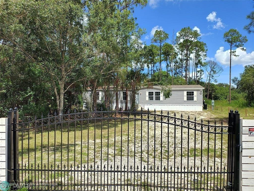881 Woodland Blvd., Clewiston, FL 33440