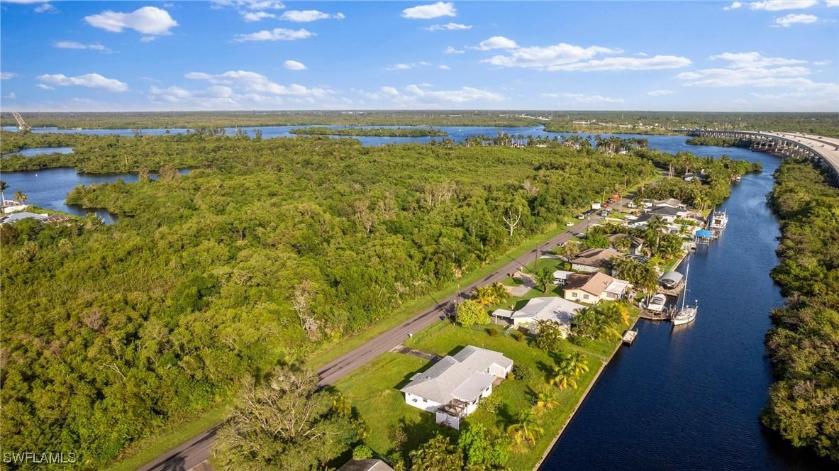 Schneider Dr., Fort Myers, FL 33905