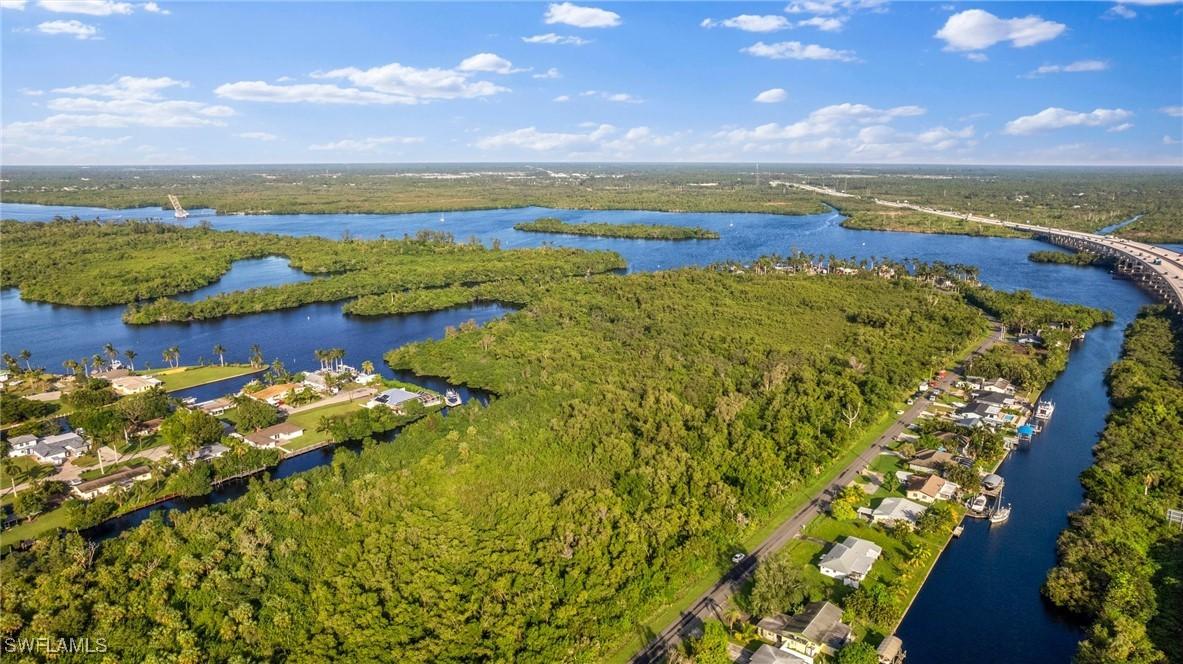 Schneider Dr., Fort Myers, FL 33905