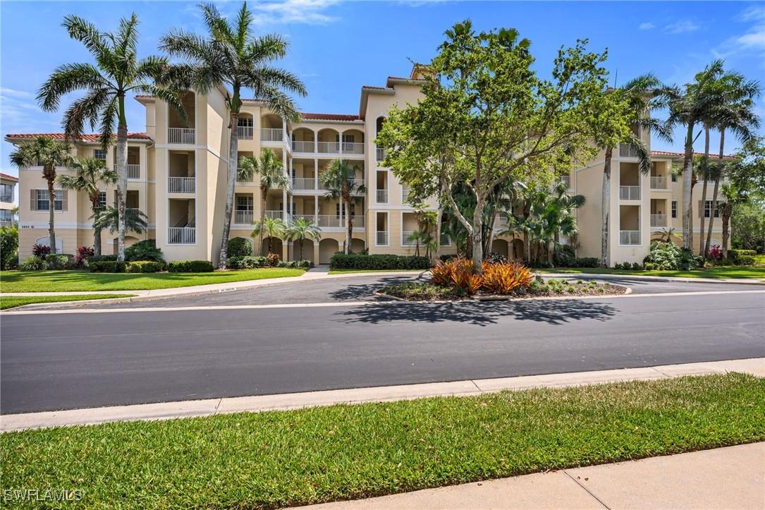 4844 Hampshire Ct. #305, Naples, FL 34112