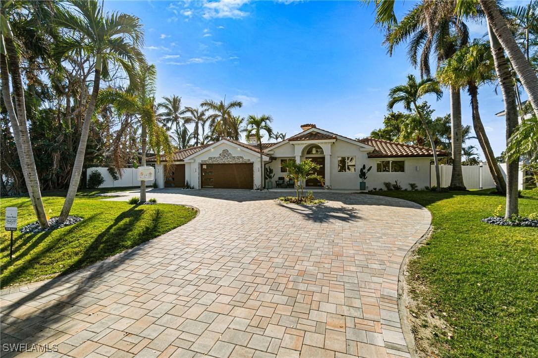 5203 Starfish Ave., Naples, FL 34103