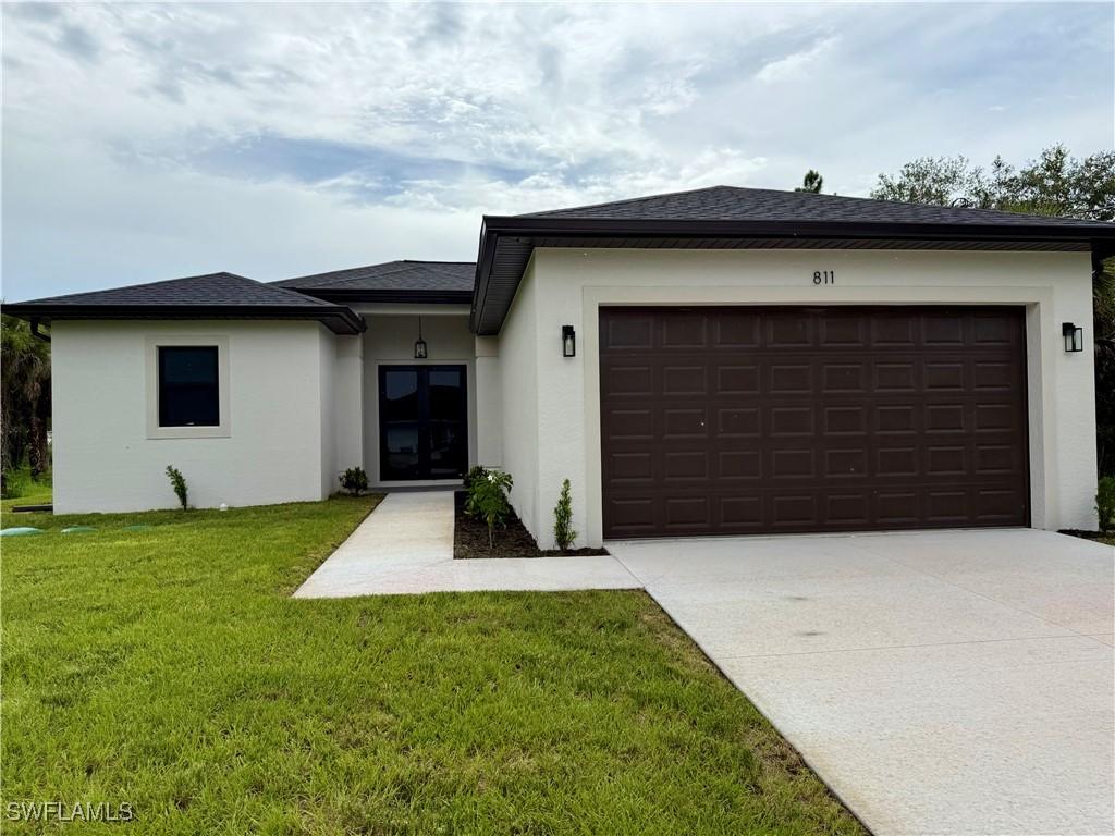 811 Thompson Ave., Lehigh Acres, FL 33972