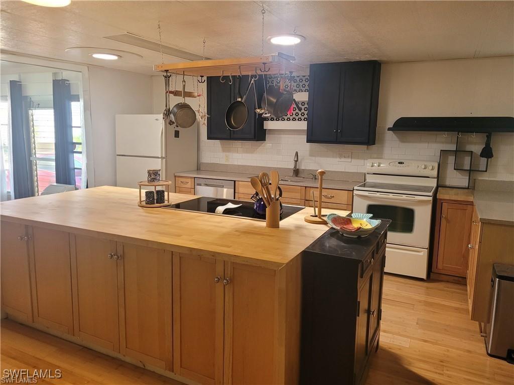 74 Palos Dr., Naples, FL 34104