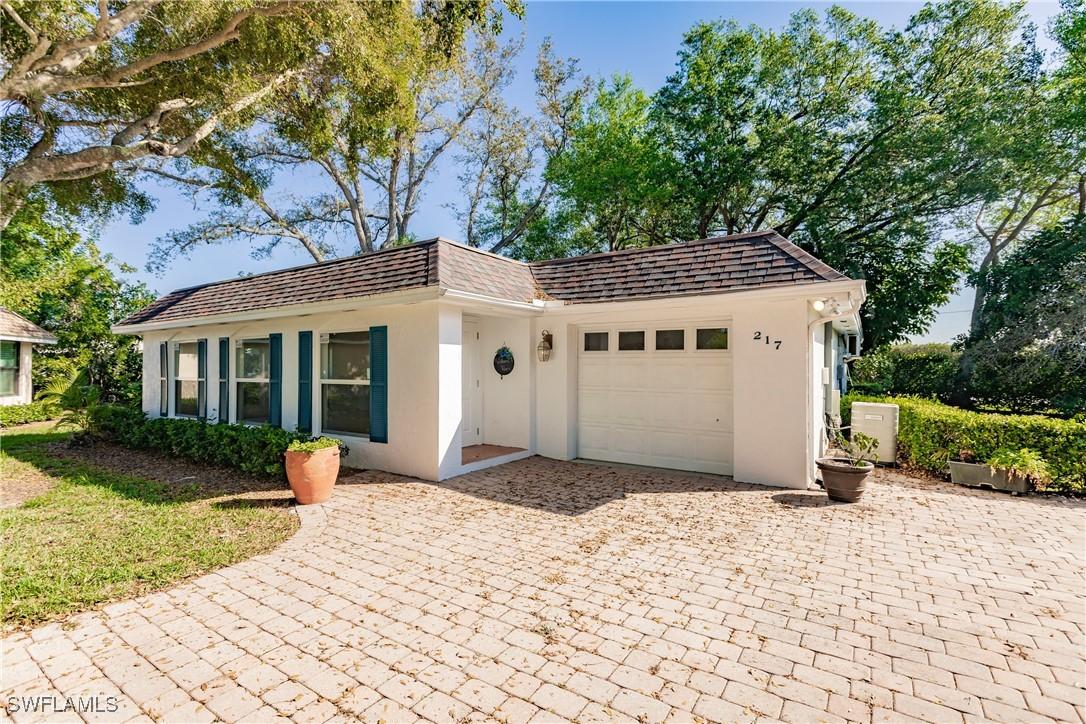 217 Yorkshire Ct. #2, Naples, FL 34112