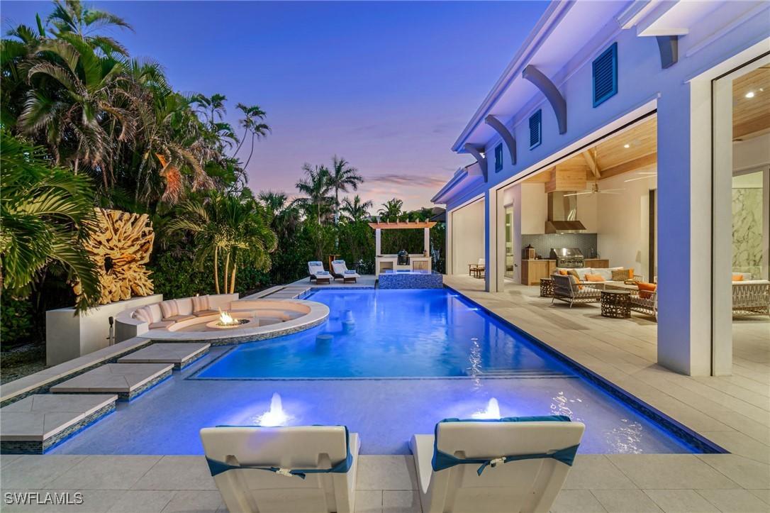 3290 Crayton Rd., Naples, FL 34103