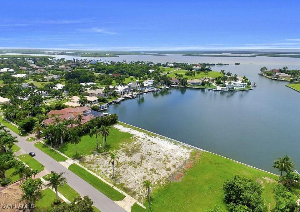 1741 Ludlow Rd., Marco Island, FL 34145