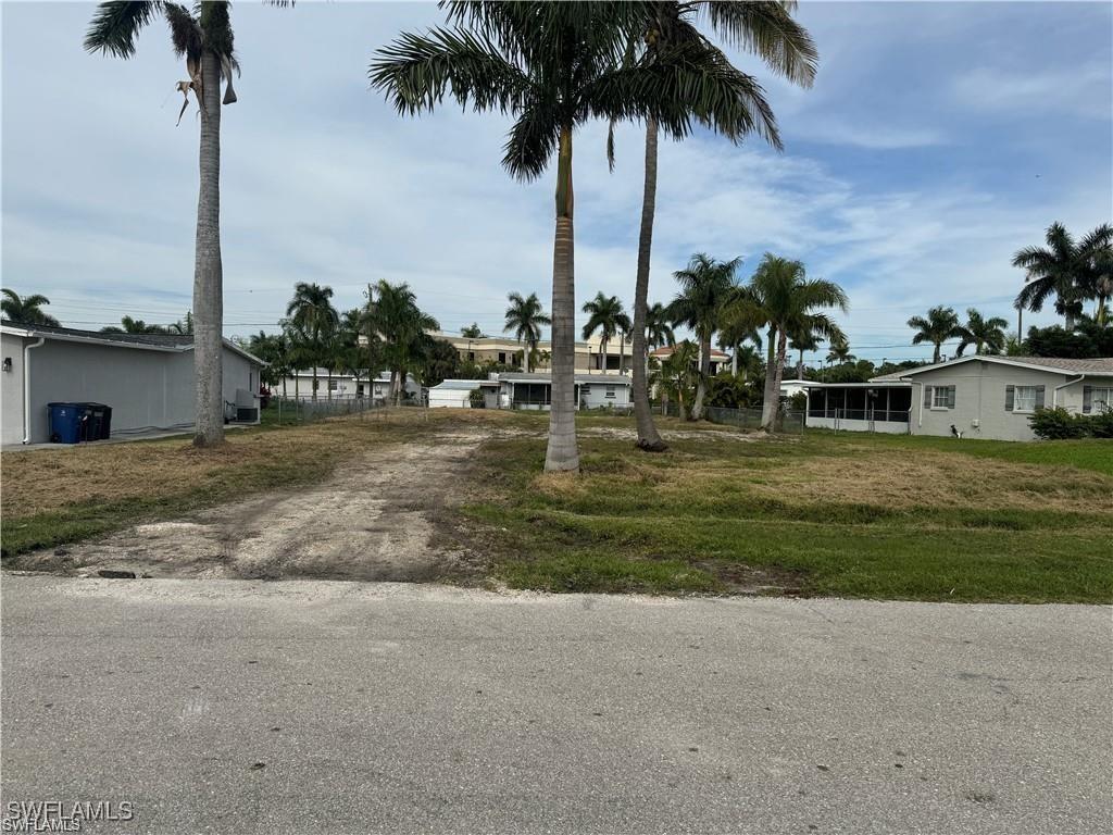 9934 Almetta Ave., Fort Myers, FL 33919