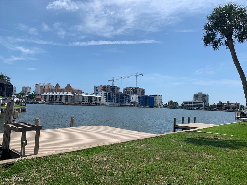 432 Oak Ave., Naples, FL 34108