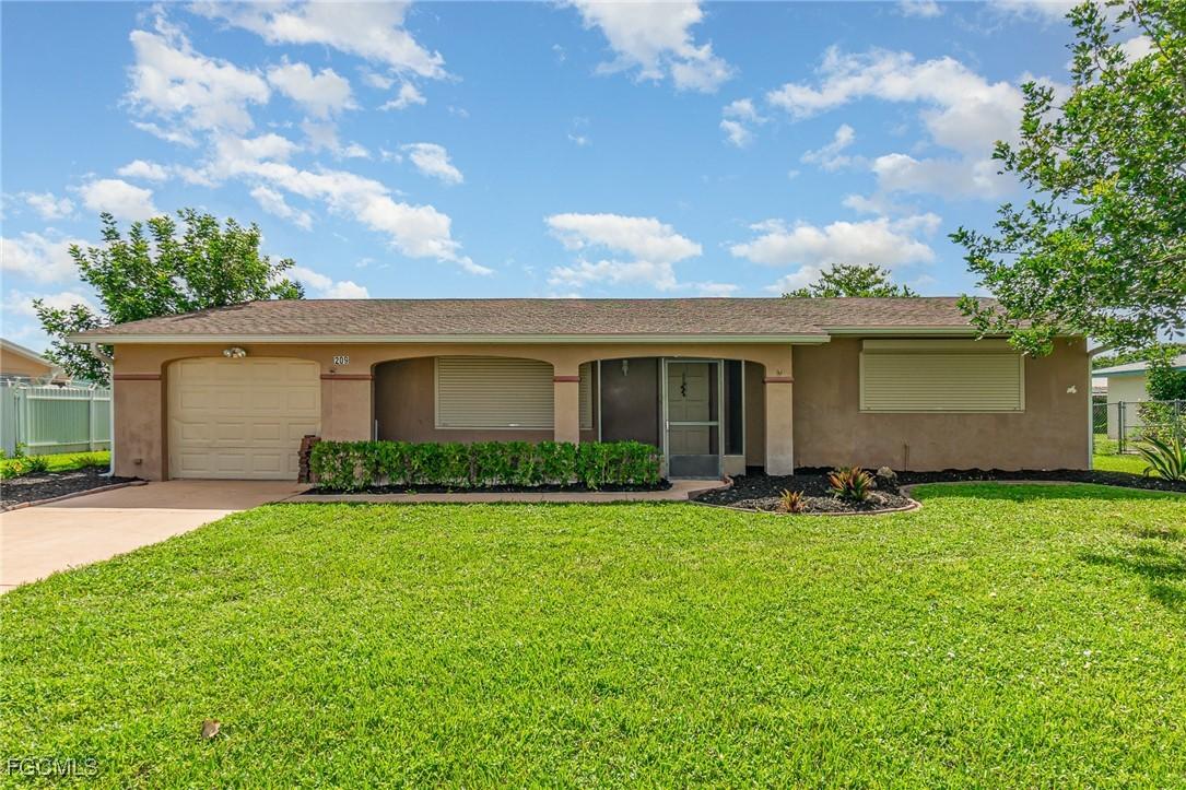 209 Jayview Ave., Lehigh Acres, FL 33936